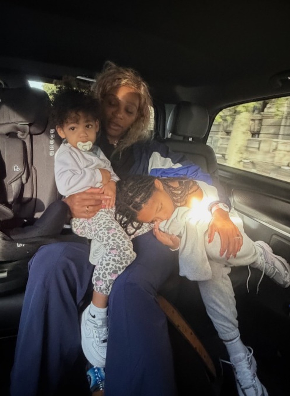 Serena Williams com suas filhas — Foto: Reprodução/Instagram