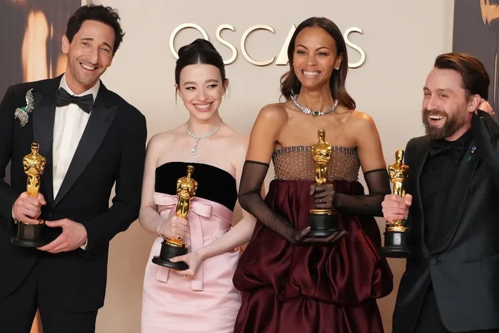 Adrien Brody, Mikey Madison, Zoe Saldaña e Kieran Culkin na sala de imprensa durante a 97ª edição do Oscar no Dolby Theatre em 2 de março de 2025 em Hollywood, Califórnia — Foto: Jeff Kravitz/FilmMagic