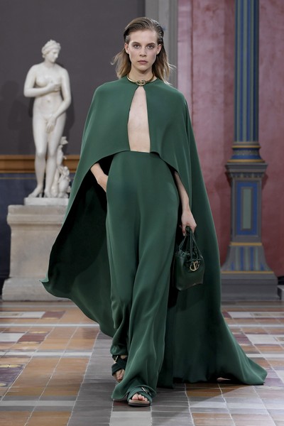 Valentino | Paris | Verão 2024 | Desfiles | Vogue