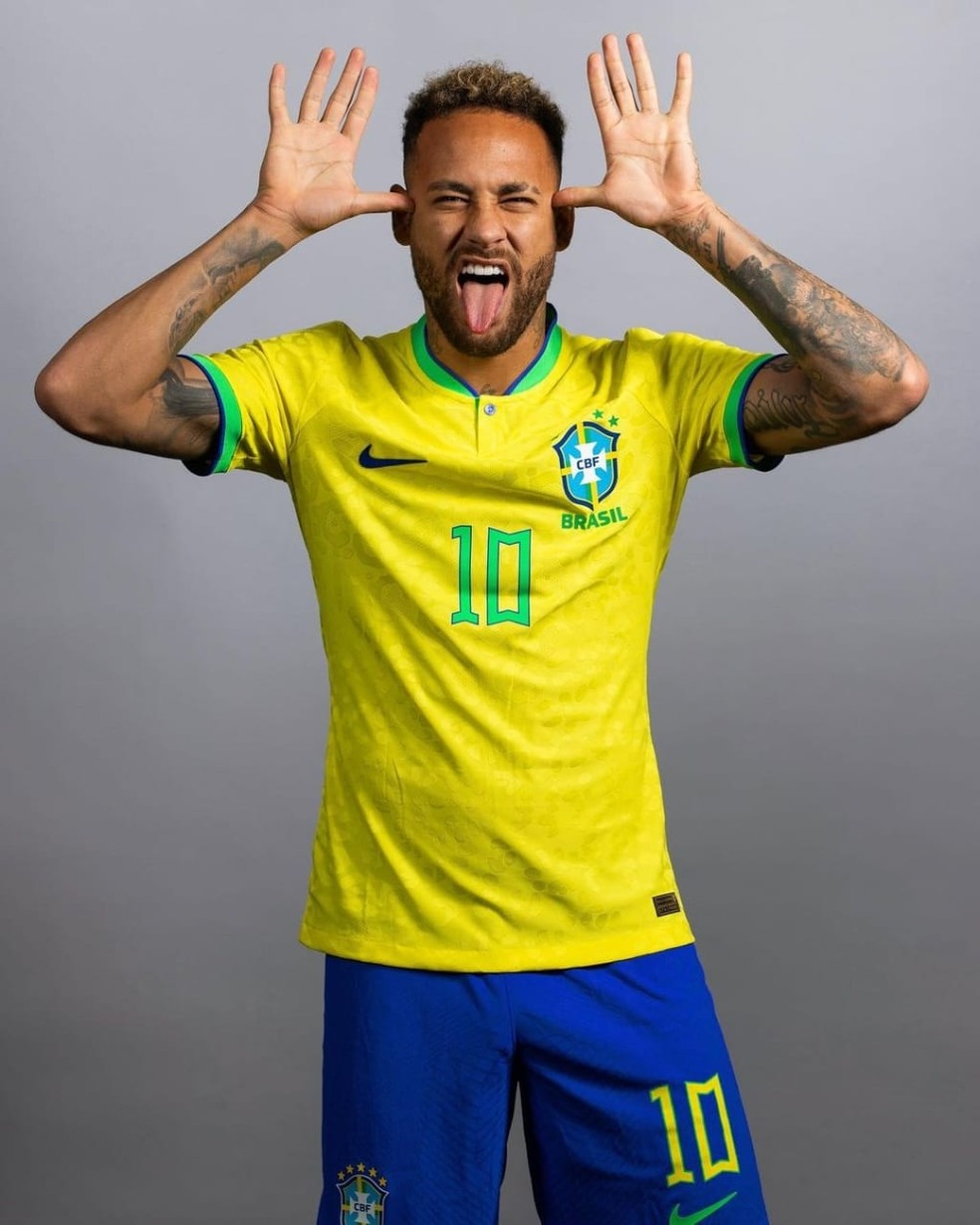 Neymar Jr posa com uniforme da seleção brasileira Sonhar e almejar Celebridades Vogue