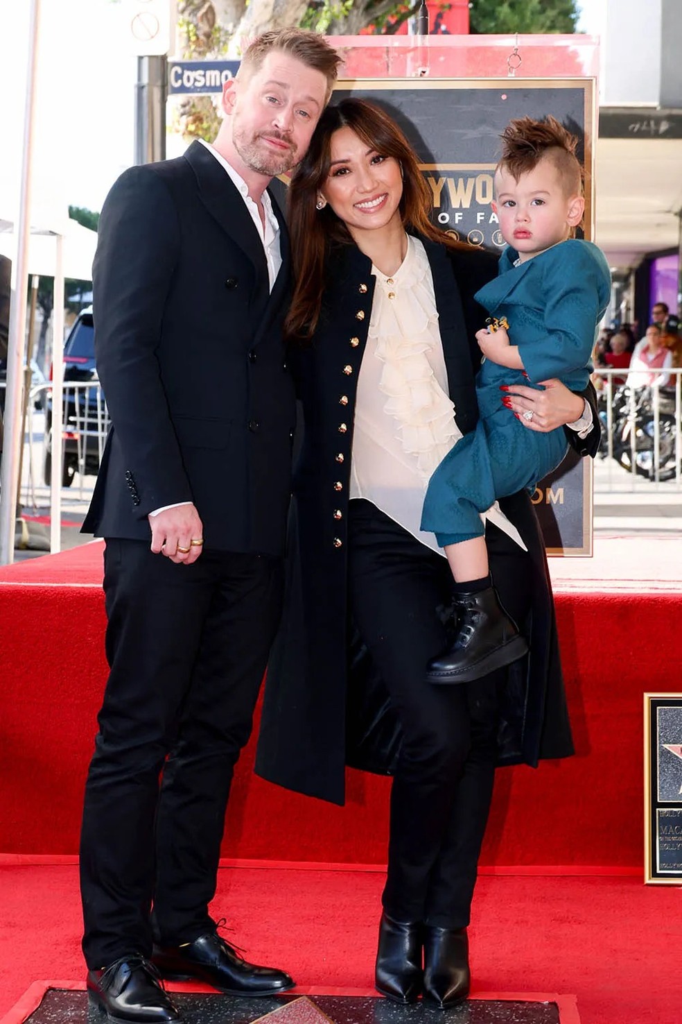 Macaulay Culkin, Brenda Song e seu filho mais velho, Dakota — Foto: GettyImages