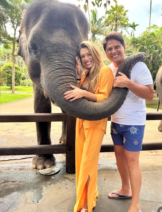 Elaine Mickely e Cesar filho cuidam de elefantes na Indonésia