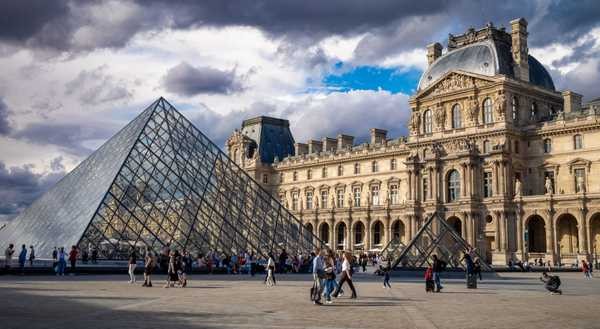 Louvre vai oferecer aulas de yoga, dança e outras modalidades durante Olimpíada de Paris
