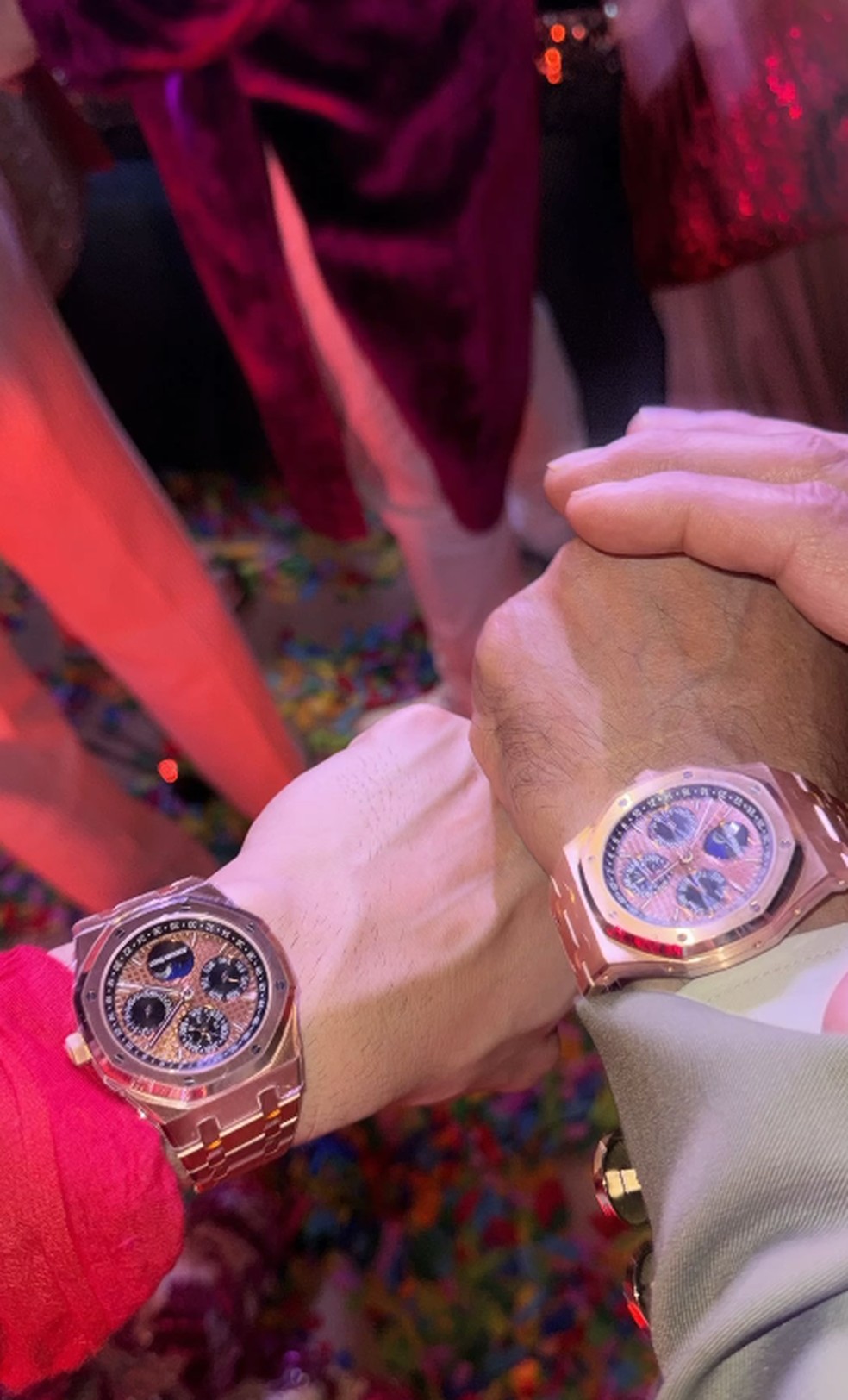 Lembrança de casamento de filho do homem mais rico da Ásia é um relógio  de ouro de em mais de um milhão e meio de reais — Foto: reprodução/instagram
