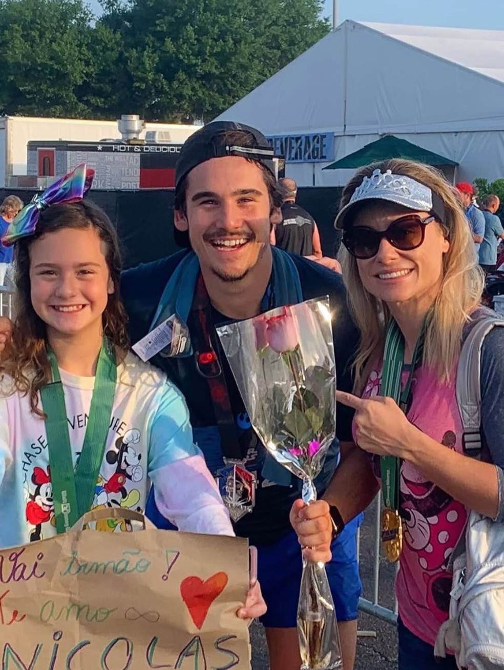 Nicolas Prattes celebra Dia das Mães com Giselle Prattes — Foto: Reprodução/Instagram