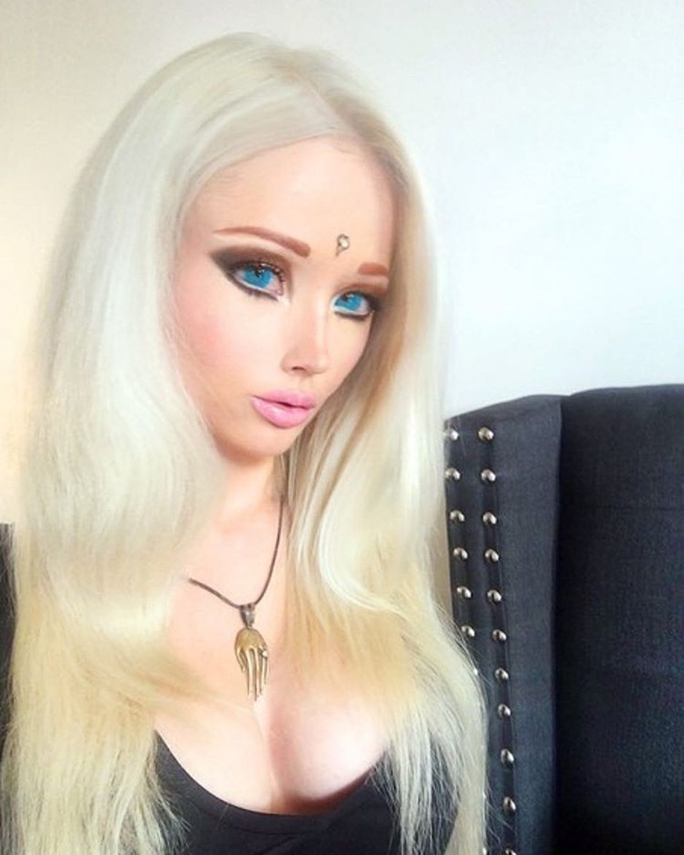 Kali, posta uma foto de maquiagem de boneca humana que de pra ver bem seus  olhos?