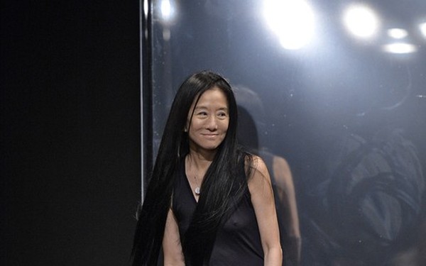 Vera Wang, estilista de 74 anos que teria encontrado 'fonte da juventude',  surge sem filtros e com aparência 'real', Celebridades