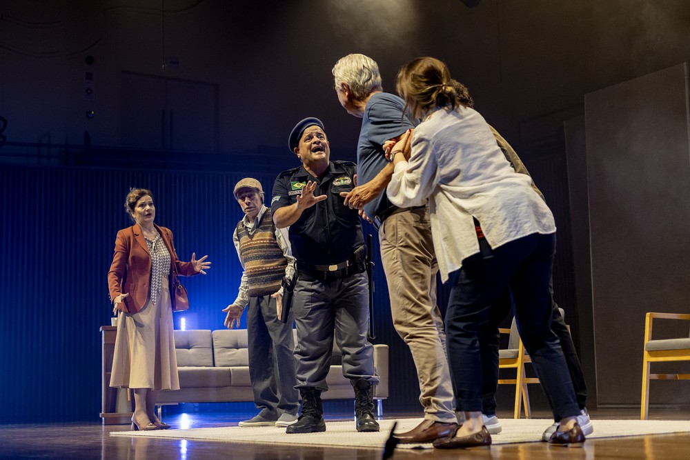 'Sete Minutos', ou o teatro como o último lugar onde ainda se presta ...