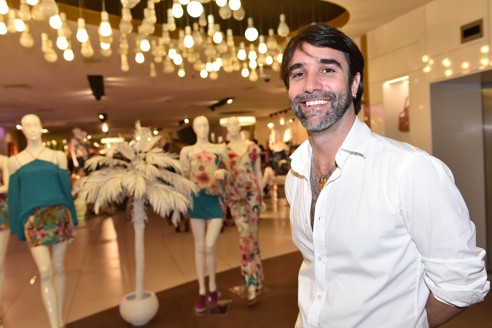 Adriana Barra recebe convidados para lançar special collection da C&A