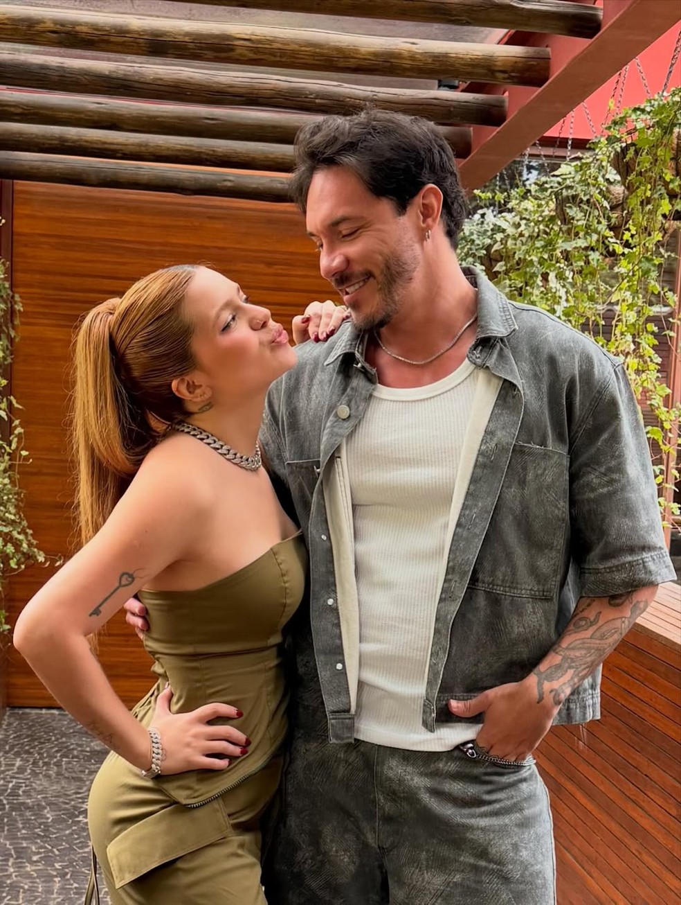 Eliezer posa com Viih Tube — Foto: Reprodução/Instagram