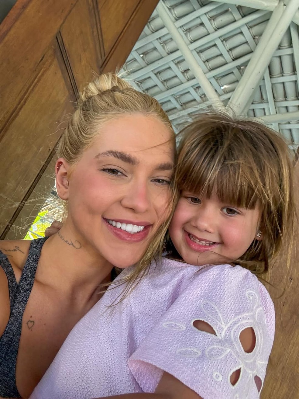 Virginia posa com sua primogênita, Maria Alice — Foto: Reprodução/Instagram