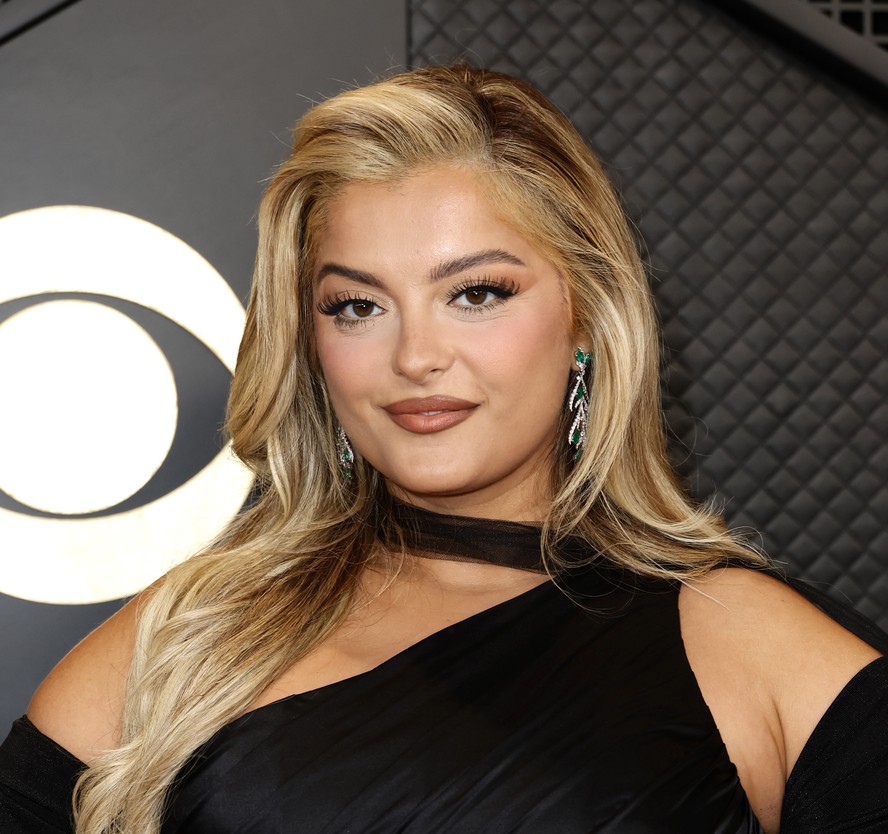 Bebe Rexha revela estar solteira, mas já tem 'três pretendentes' após ...