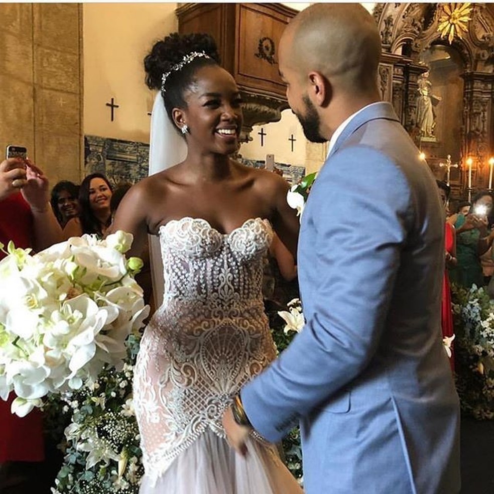 Iza e Sérgio Santos no dia do casamento  — Foto: Reprodução/Instagram