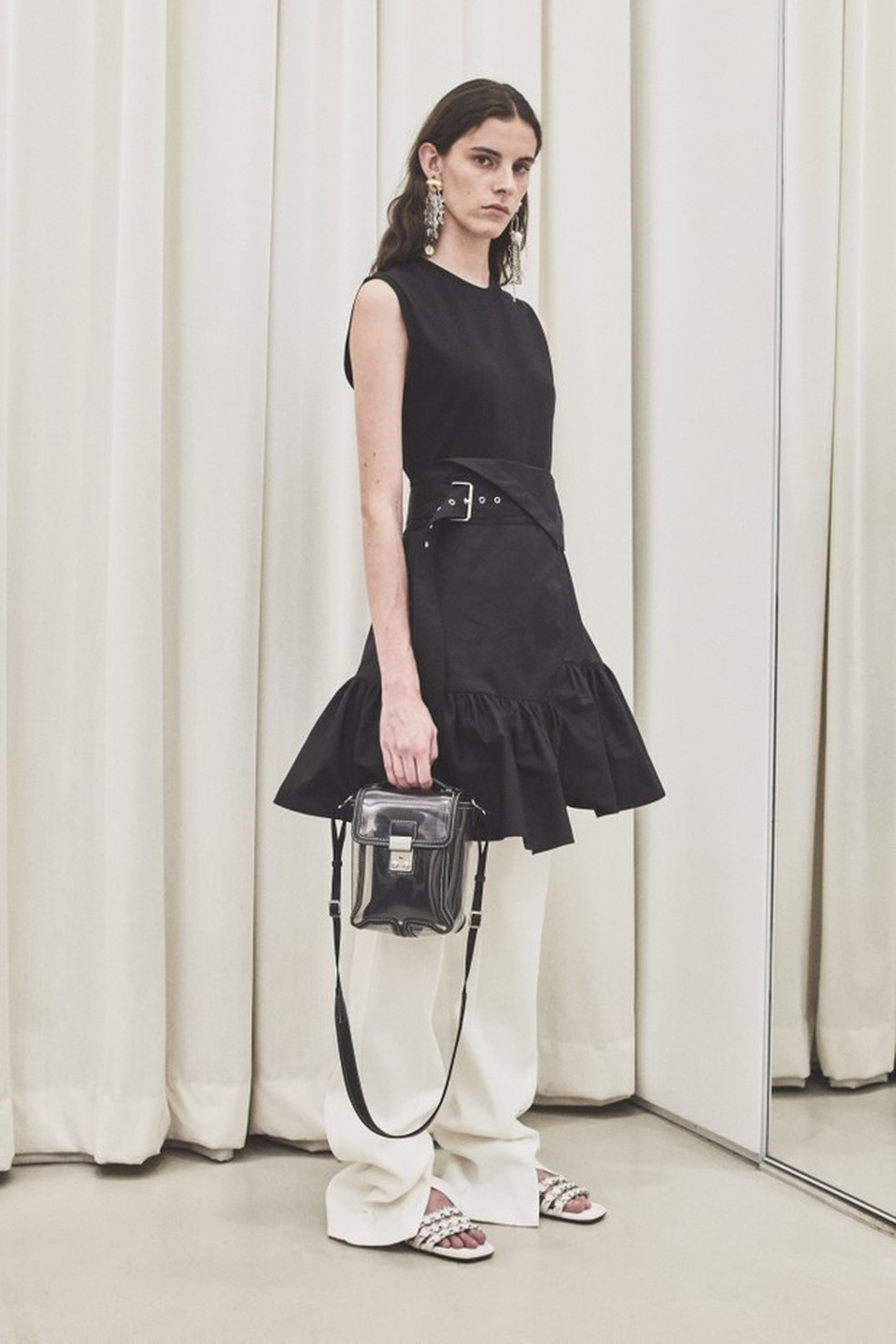 Na dúvida entre vestido ou calça? O pre-fall 2019 pede para você ...
