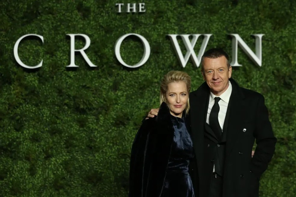 Gillian Anderson e Peter Morgan — Foto: Getty Images