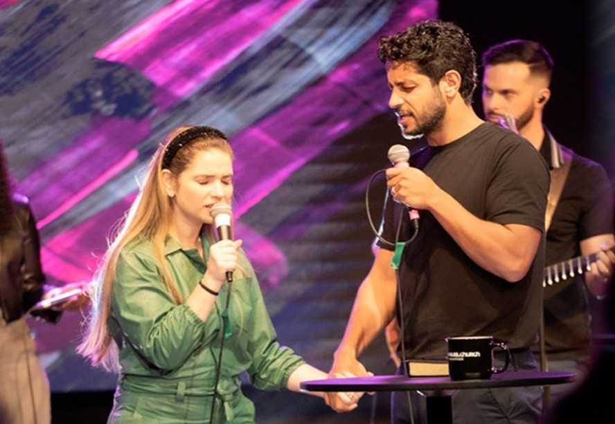Gr&aacute;vida, cantora gospel Camila Campos recebe diagn&oacute;stico de c&acirc;ncer |  Celebridades | Vogue