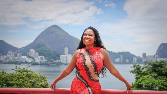 "Lugar de mulher é onde ela quiser, independentemente da idade", diz musa de escola de samba