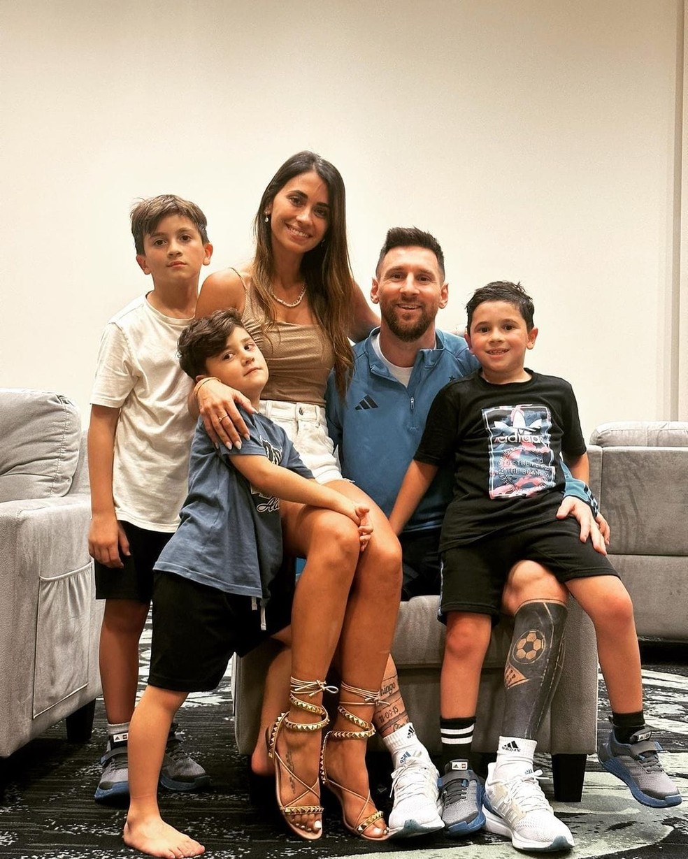 Ao lado da família, Messi agradece o ano de 2022