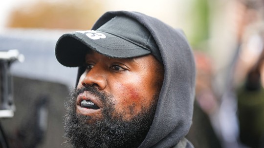 Ex-segurança de Kanye West o processa por discriminação contra funcionários negros e demissão injusta