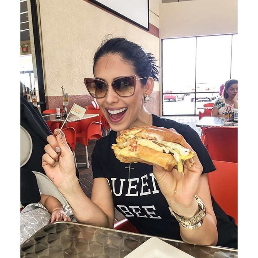 Bella Falconi sai da dieta com x-frango: 'hoje pode'