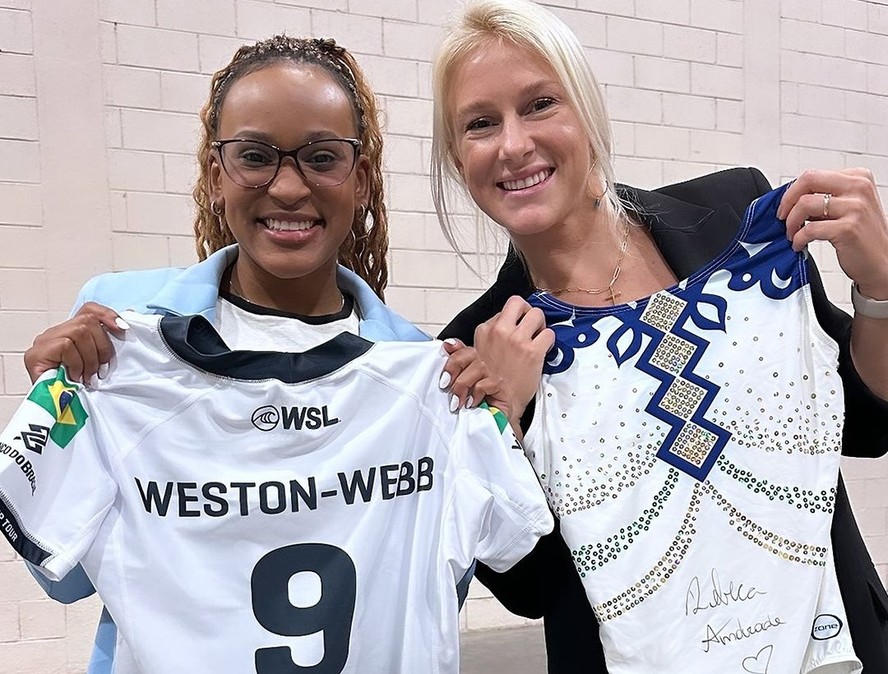 Liga brasileira de surfe resgata encontro entre Tati West e Rebeca