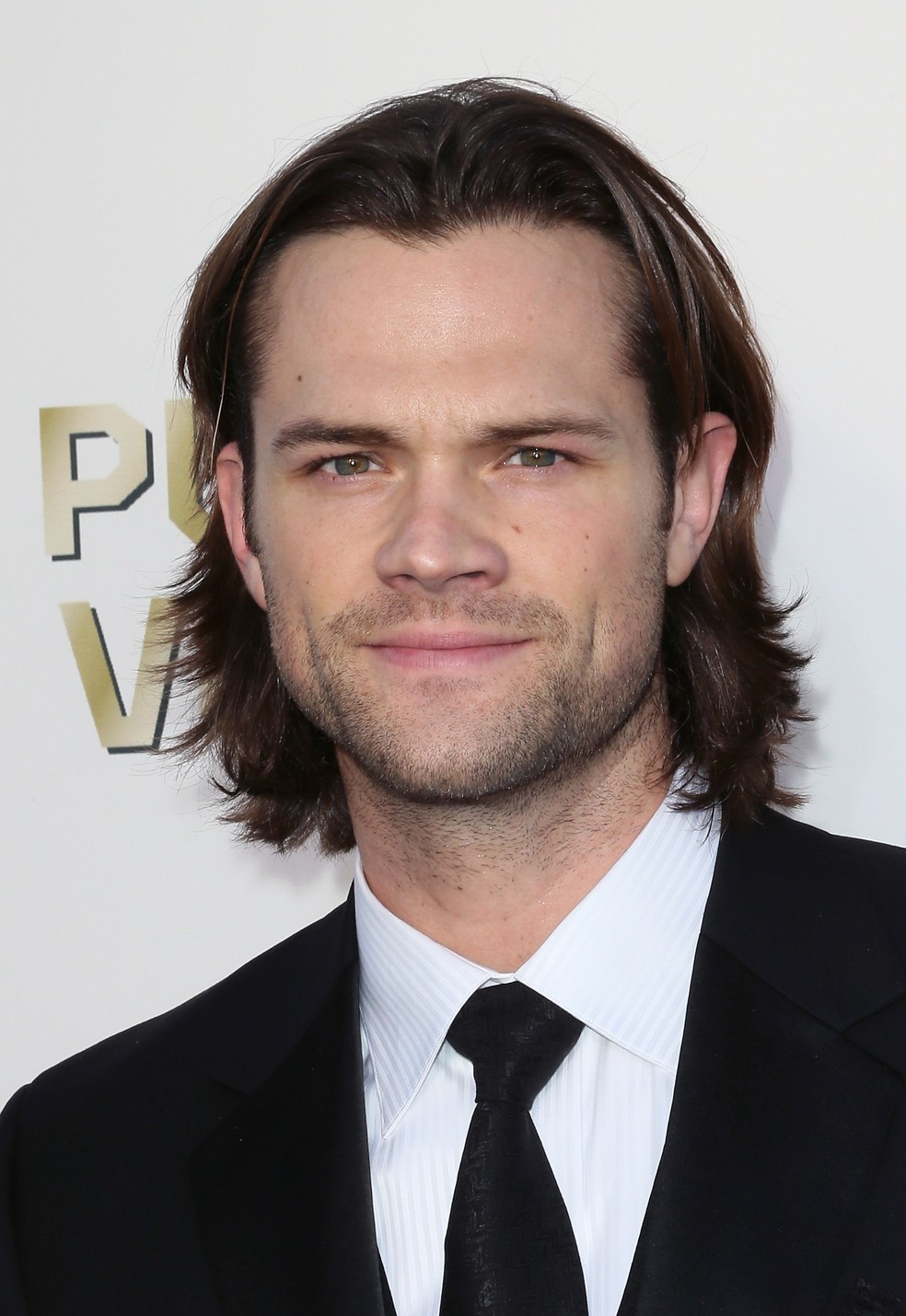 Jared Padalecki é preso por agredir duas pessoas em bar no Texas