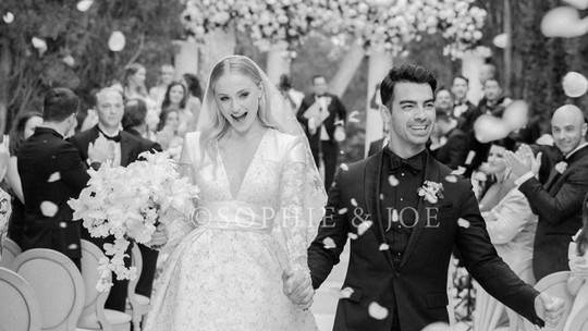 Os detalhes do vestido de Sophie Turner (by Louis Vuitton!) no casamento com Joe Jonas