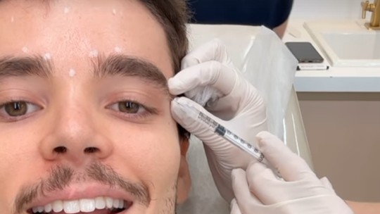 Após polêmica com maquiagem, João Lucas atiça seguidores ao retocar botox: "Não vão dormir"