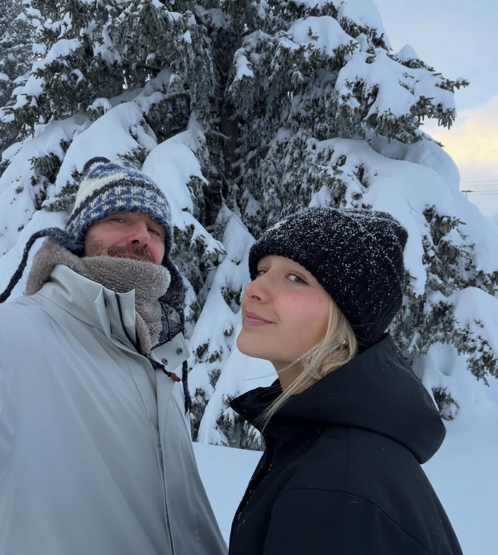 David Beckham encanta fãs ao curtir a neve com a filha caçula, Harper — Foto: Reprodução/Instagram