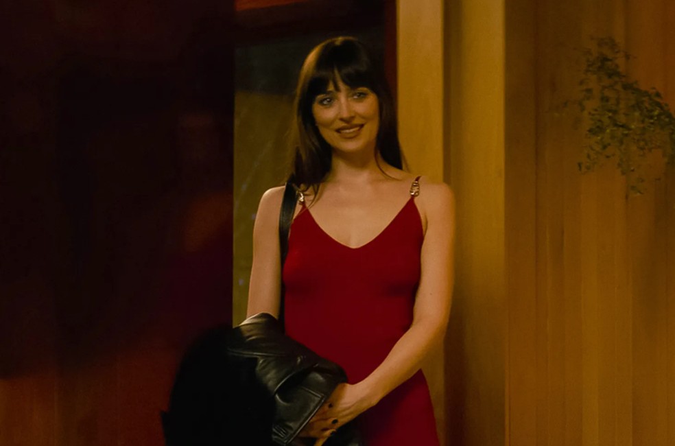 Dakota Johnson — Foto: Reprodução/Amazon MGM Studios