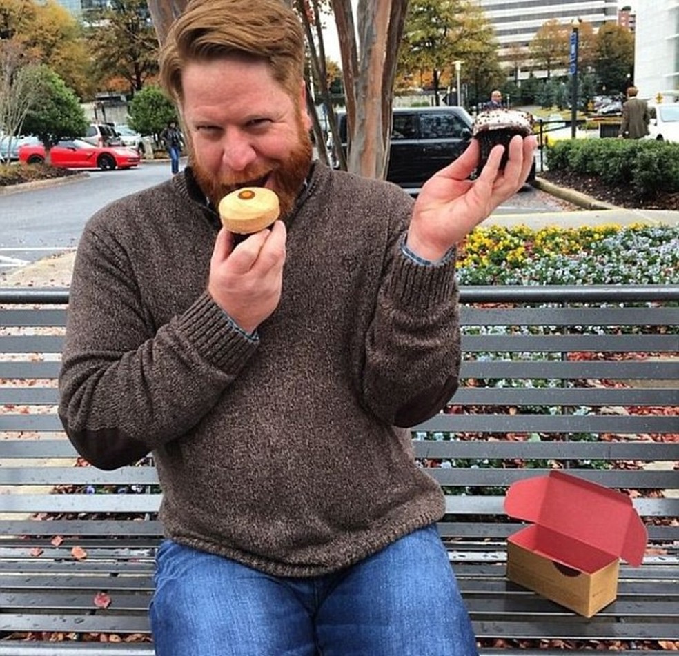 Bros Being Basic: homens recriam fotos-clichê das mulheres no Instagram