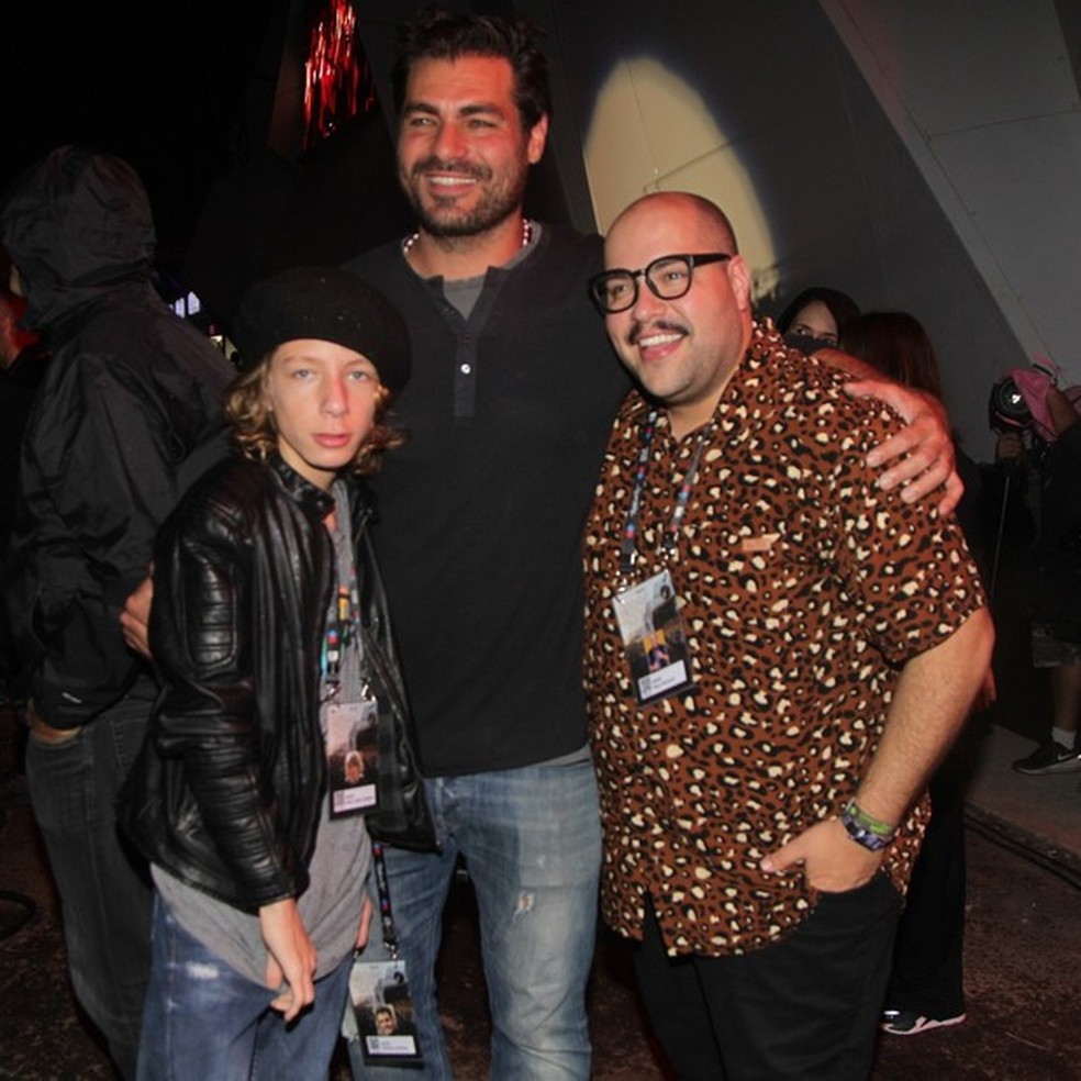 Ao lado do filho, Tiago Lacerda assiste show do cantor Seal no Rock in Rio