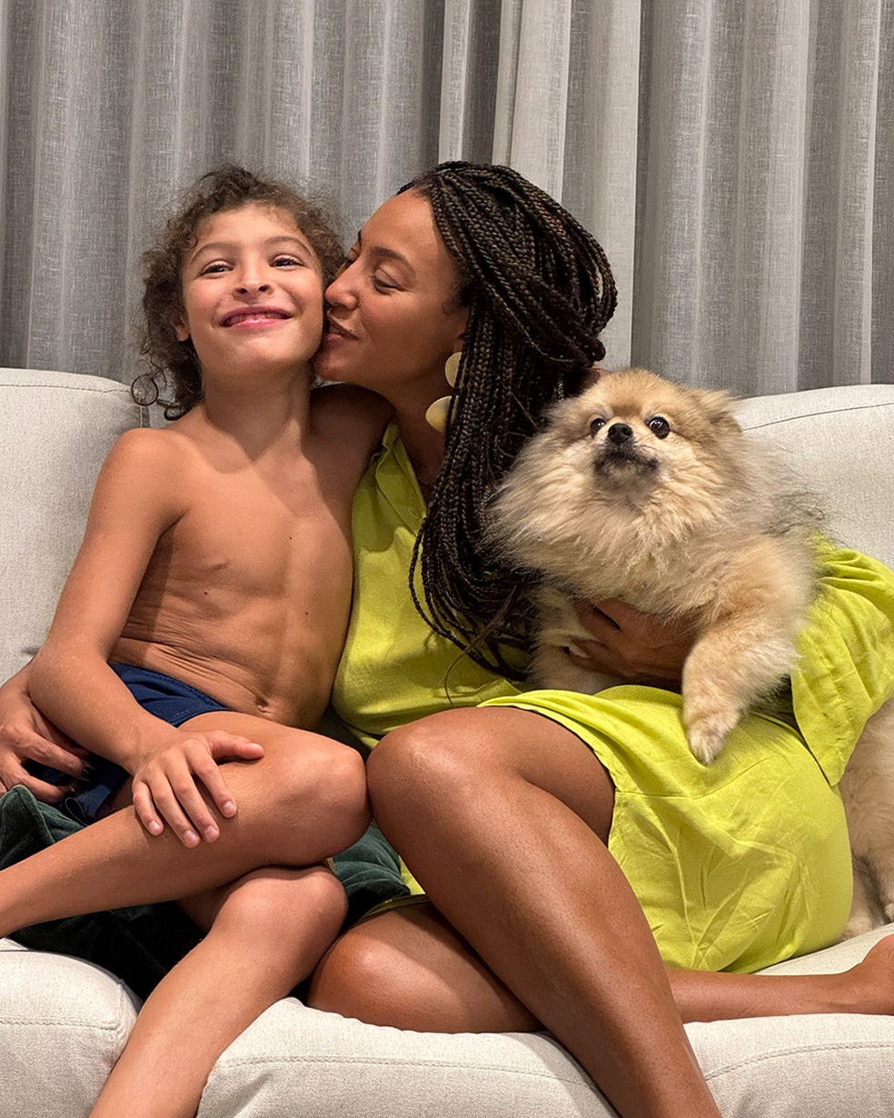 Sheron Menezzes encanta a web com cliques repletos de carinho ao lado do filho, Benjamin — Foto: Reprodução/Instagram