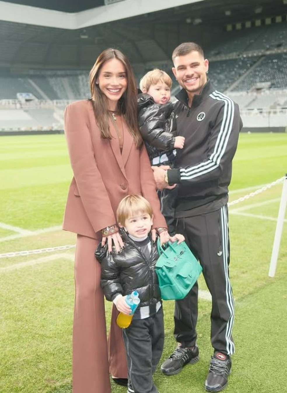 Bruno Guimarães e família — Foto: Reprodução/Instagram