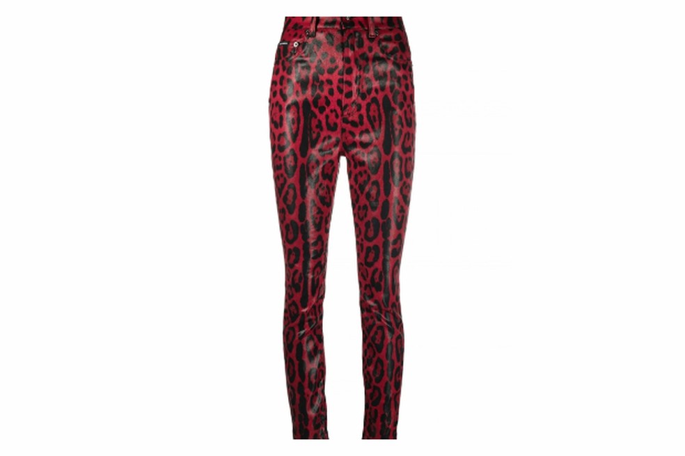 Calça jeans skinny com estampa de leopardo, da Dolce & Gabbana - Preço sugerido: R$ 4.950 — Foto: Reprodução