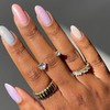 Seashell nails: a nail art com efeito furta-cor que está conquistando as celebridades