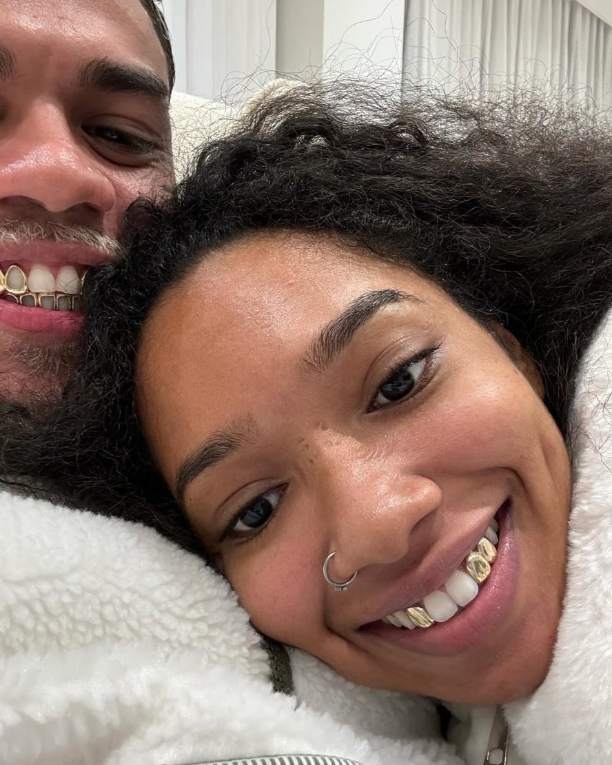 MC Cabelinho posa em nova foto com Slip Mami