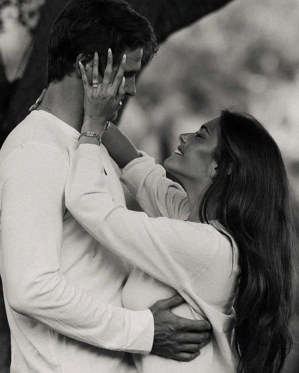 Madison Beer e Justin Herbert — Foto: Mark Deleon