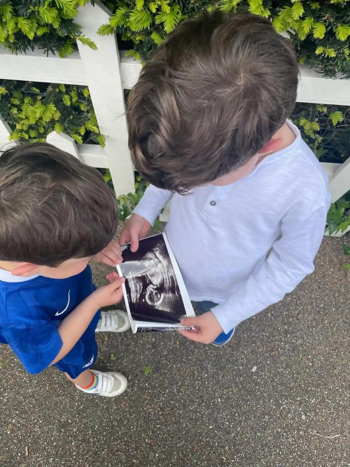 Novo herdeiro à vista: onde ficará o filho de Eugenie na sucessão britânica?