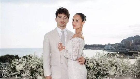 Após celebrar casamento íntimo com Alexandra Saint-Mleux, Charles Leclerc planeja festa maior Após celebrar casamento íntimo com Alexandra Saint-Mleux, Charles Leclerc planeja festa maior