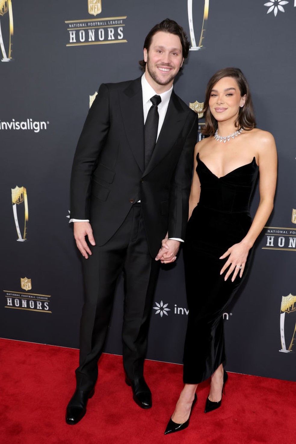 Josh Allen e Hailee Steinfeld — Foto: GettyImages