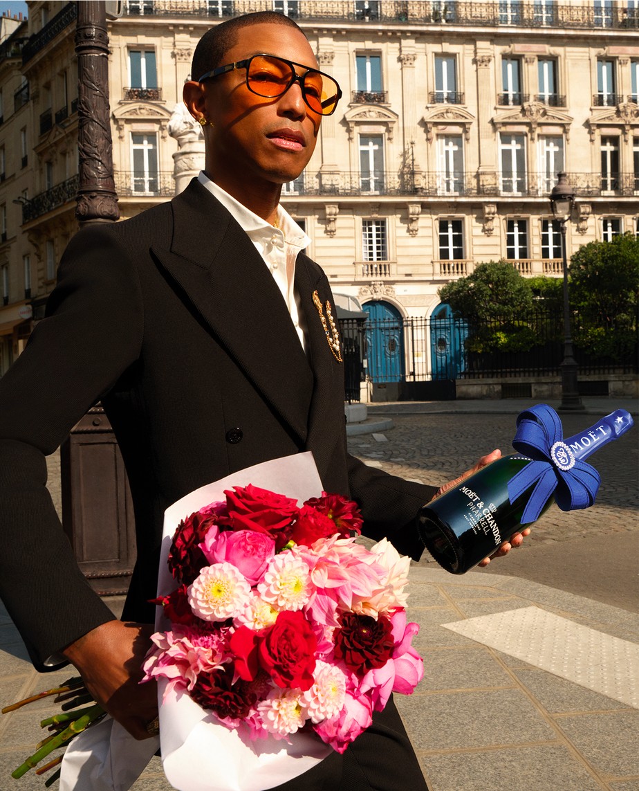 Pharell Williams assina garrafas em edição limitada com Moët & Chandon