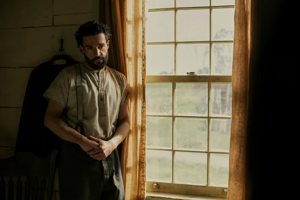 O Adam de Christopher Abbott. — Foto: Netflix