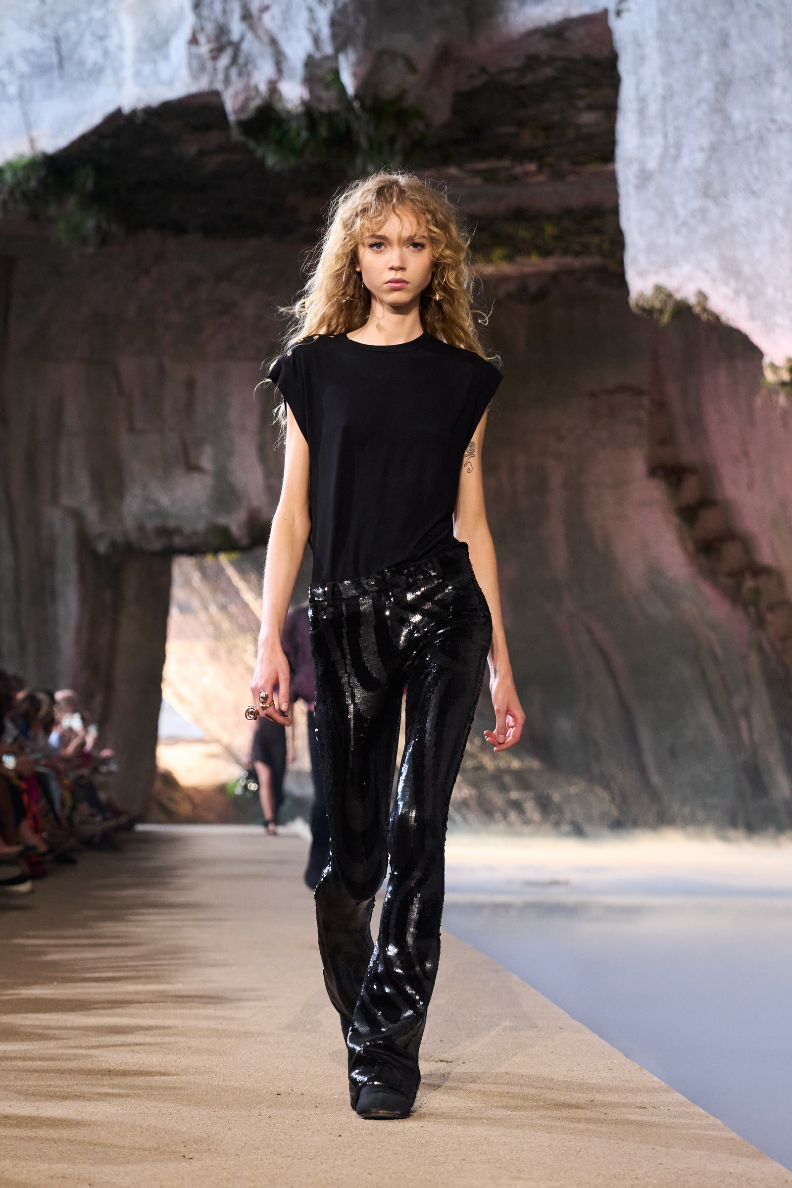 Pucci arma desfile com a Sicília como plano de fundo