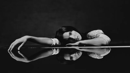 Charlotte Cardin abre o jogo sobre seu novo álbum, "Midnight, Mon Amour"; leia a entrevista