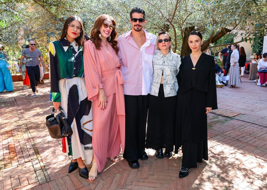 Anttonia, Claudia Raia, Enzo Celulari, Bianca Comparato e Débora Falabella — Foto: Vogue/Manu Scarpa/ Brazil News