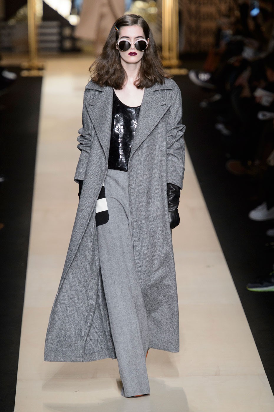 Max Mara aposta em coleção para mulheres modernas