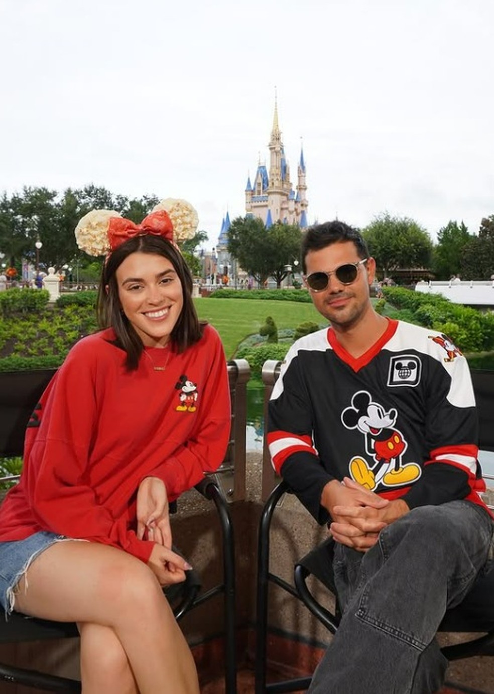 Tay e Taylor Lautner — Foto: Reprodução/Instagram