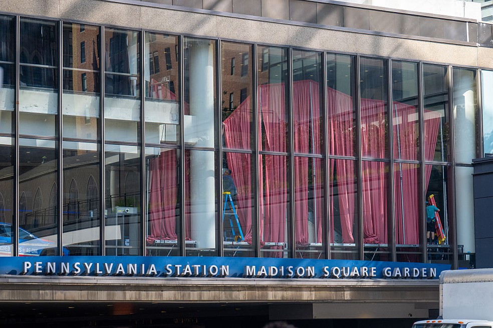 Preparativos do casamento de Taylor Swift e Travis Kelce no Madison Square Garden — Foto: GettyImages