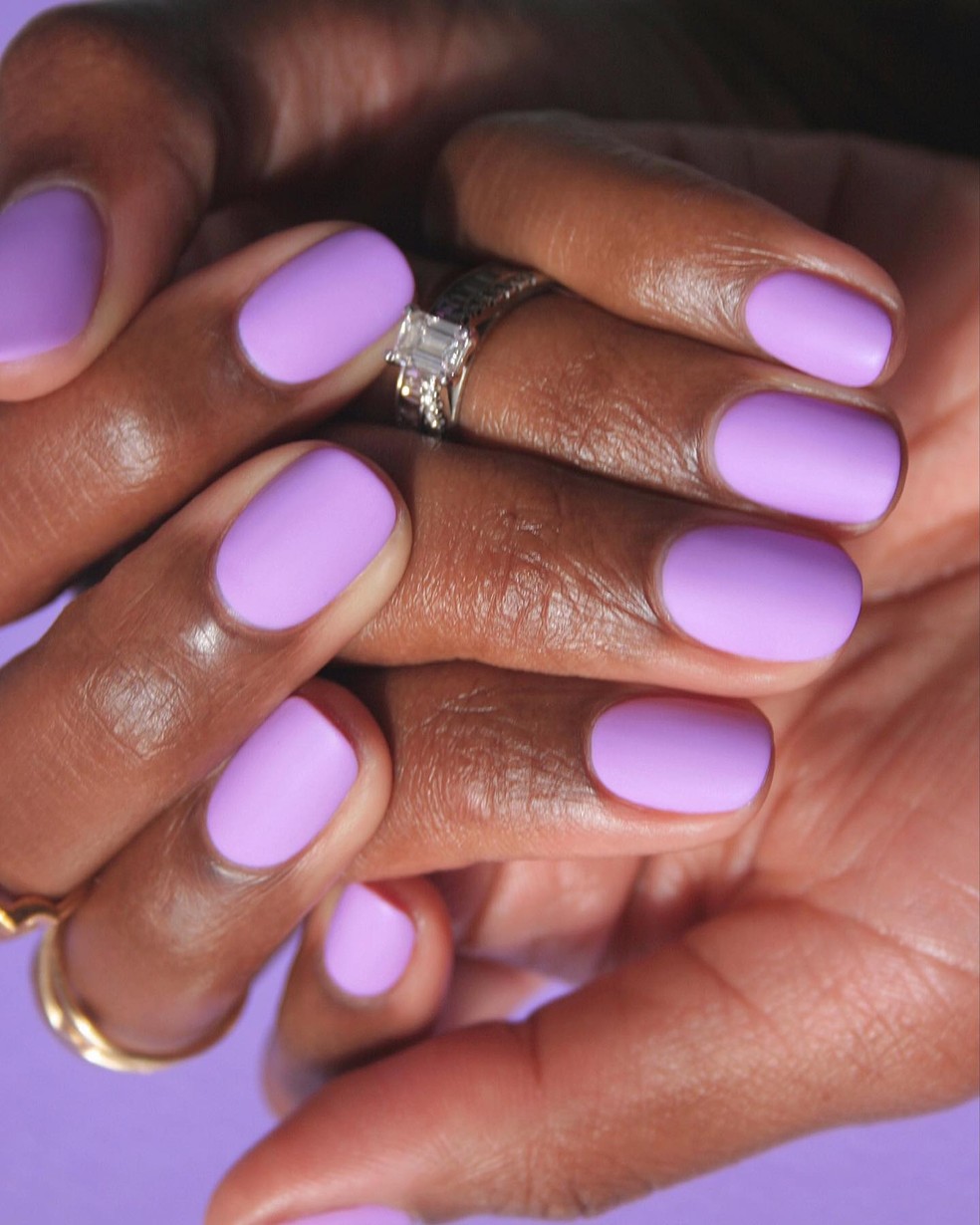 Unhas lilás pastel — Foto: Reprodução/Instagram @imarninails